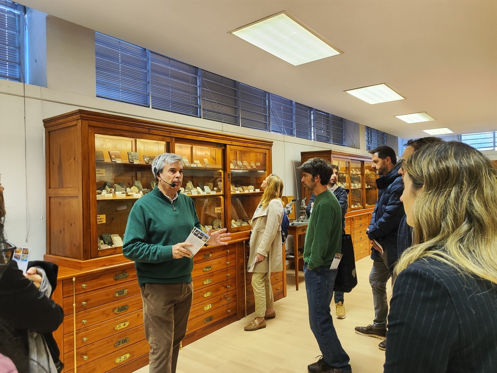 Prof. Eugenio Sanz guided the museum visit